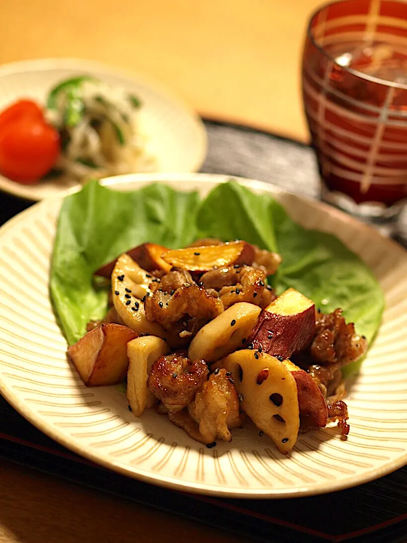 さつまいもと蓮根と豚肉の甘酢炒め|ラリエットさん