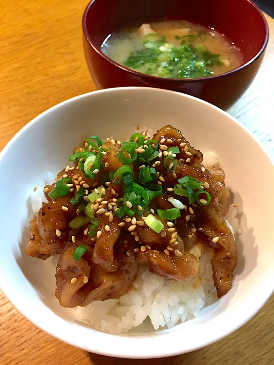 Snapdishの料理写真:豚バラとにんにく豚丼|まつださんさん