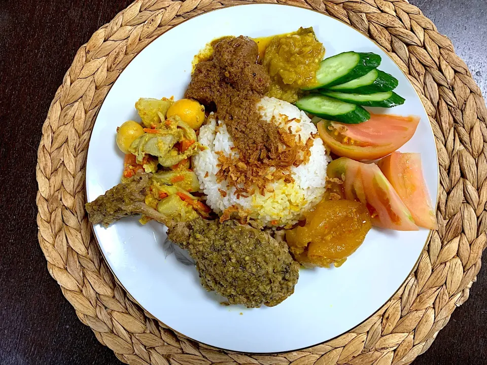 Snapdishの料理写真:Nasi padang kumplit|yeni kartikasariさん