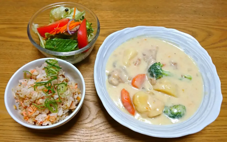 Snapdishの料理写真:『甘酒クリームシチュー&蓮根と鮭の甘酒炊き込みご飯』|seri-chanさん