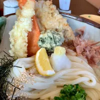 Snapdishの料理写真:ぶっかけスペシャル  #讃岐うどん  #磐田  #いこうかとよおか|ダンディ☆和田さん