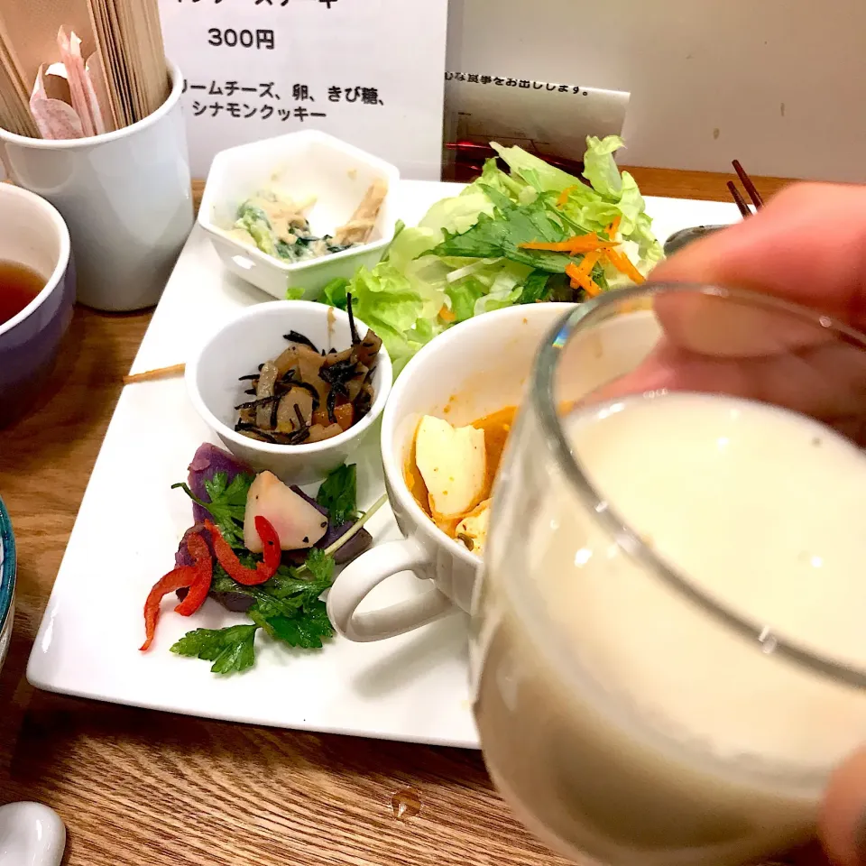 木月キッチンさんの
麹で作った豆乳甘酒をランチの後で|シュトママさん