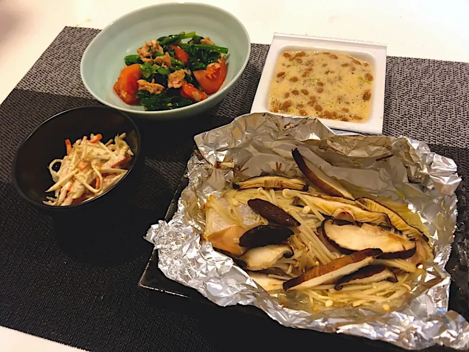 Snapdishの料理写真:#鮭のホイル焼き 
 #ごぼうサラダ 
 #ほうれん草とトマトのツナ和え 
 #納豆|ゆぺこさん