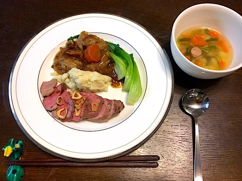 猪肉ステーキ
マッシュポテト＆猪肉の赤ワイン煮＆青梗菜
コンソメスープ|カドラさん