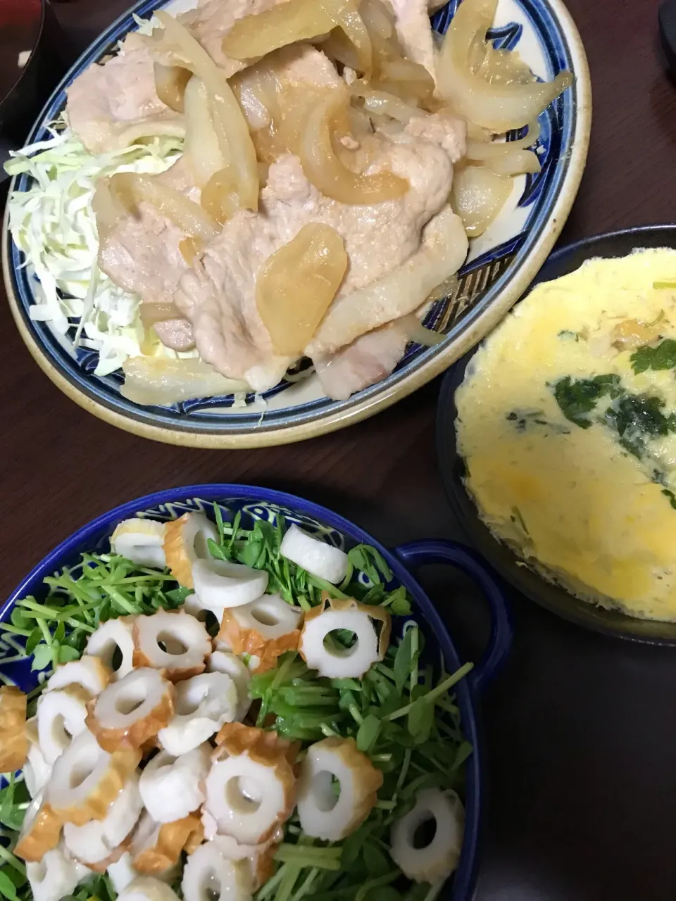 Snapdishの料理写真:12月13日晩ご飯。豚しょうが焼き、豆苗サラダ、レンチン茶碗蒸し。|あやさん