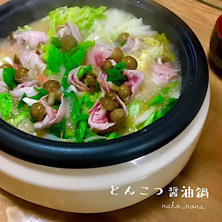 Snapdishの料理写真:とんこつ醤油 豚バラキノコのクルクル花畑鍋|naho_nonaさん