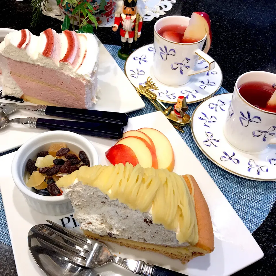 Snapdishの料理写真:ハーブスのケーキとアップル入りティ🍎|シュトママさん