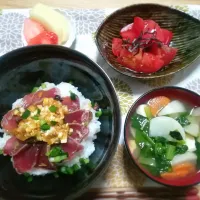 Snapdishの料理写真:簡単夜ご飯　カツオの香味だれかけ丼|osumimamaさん