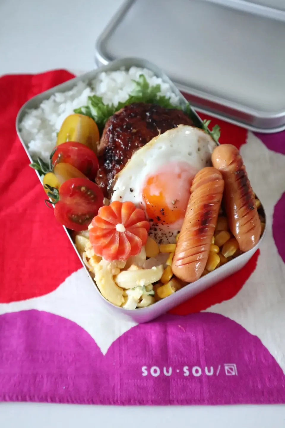 中学生男子弁当🍱
チーズin鶏つくねで、ロコモコ弁当🌴|なかじー。さん