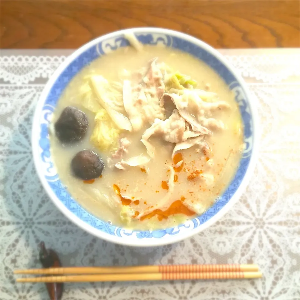 Snapdishの料理写真:胡麻豆乳鍋の残りで、和風とんこつラーメン|yakinasuさん