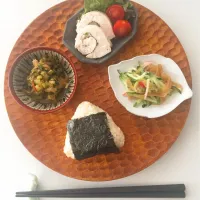 Snapdishの料理写真:おむすびいっこ #1人ごはん  #あるもので|コロ助さん