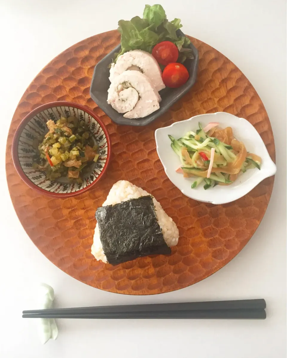 Snapdishの料理写真:おむすびいっこ #1人ごはん  #あるもので|コロ助さん