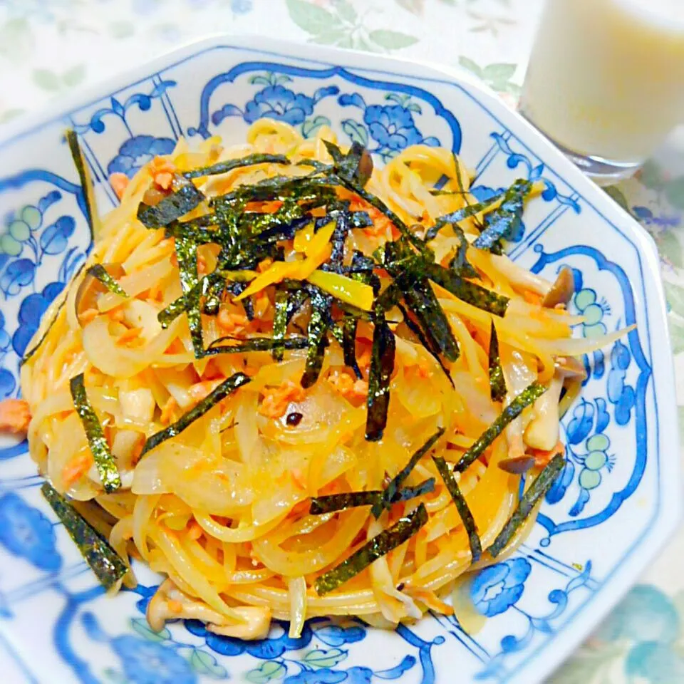 鮭フレークで☆柚子香るバター醤油パスタ|うたかた。さん