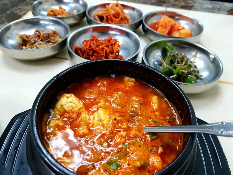 Snapdishの料理写真:매운맛"순두부찌개🔥😝😂                                  辛 "スンドゥブチゲ
※밑반찬.김치.깍두기.고추멸치볶음.무말랭이.어묵볶음.꼬막무침 #순두부 #두부 #매운음식 #한식|Parkさん