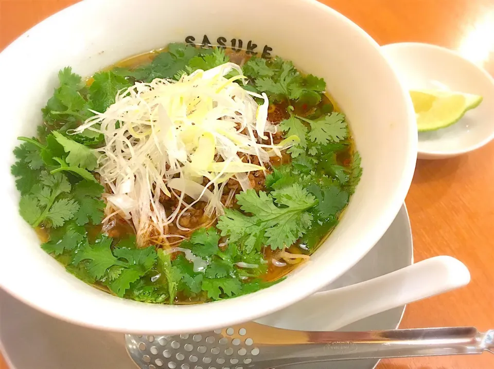 Snapdishの料理写真:たっぷりパクチー香辛麺  at  サスケ|natsu.さん