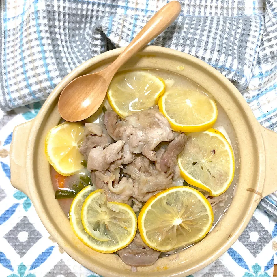 Snapdishの料理写真:甘酒の塩レモン鍋🍲|aomamaさん