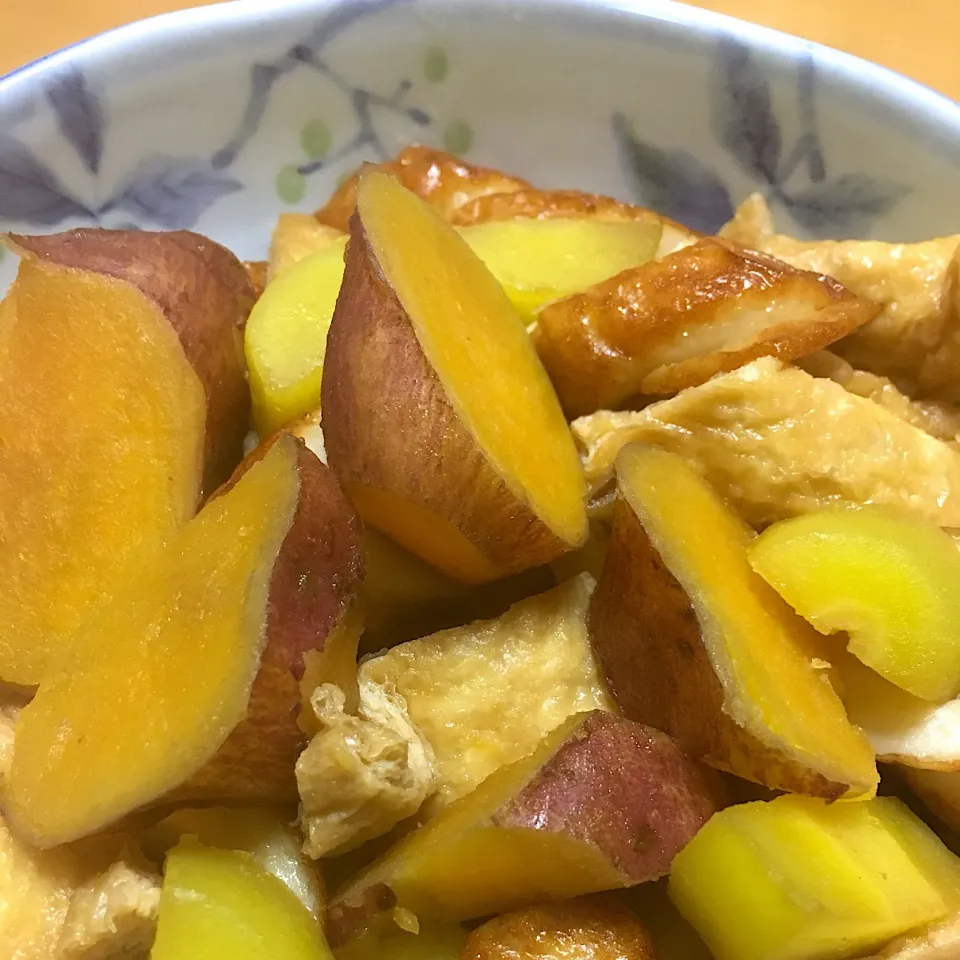 Snapdishの料理写真:逆転現象⁉️
黄色いニンジンとオレンジ色のサツマイモの煮物
#黄色いニンジン
#安納芋
2018.12.14|Yu Yu mamaさん