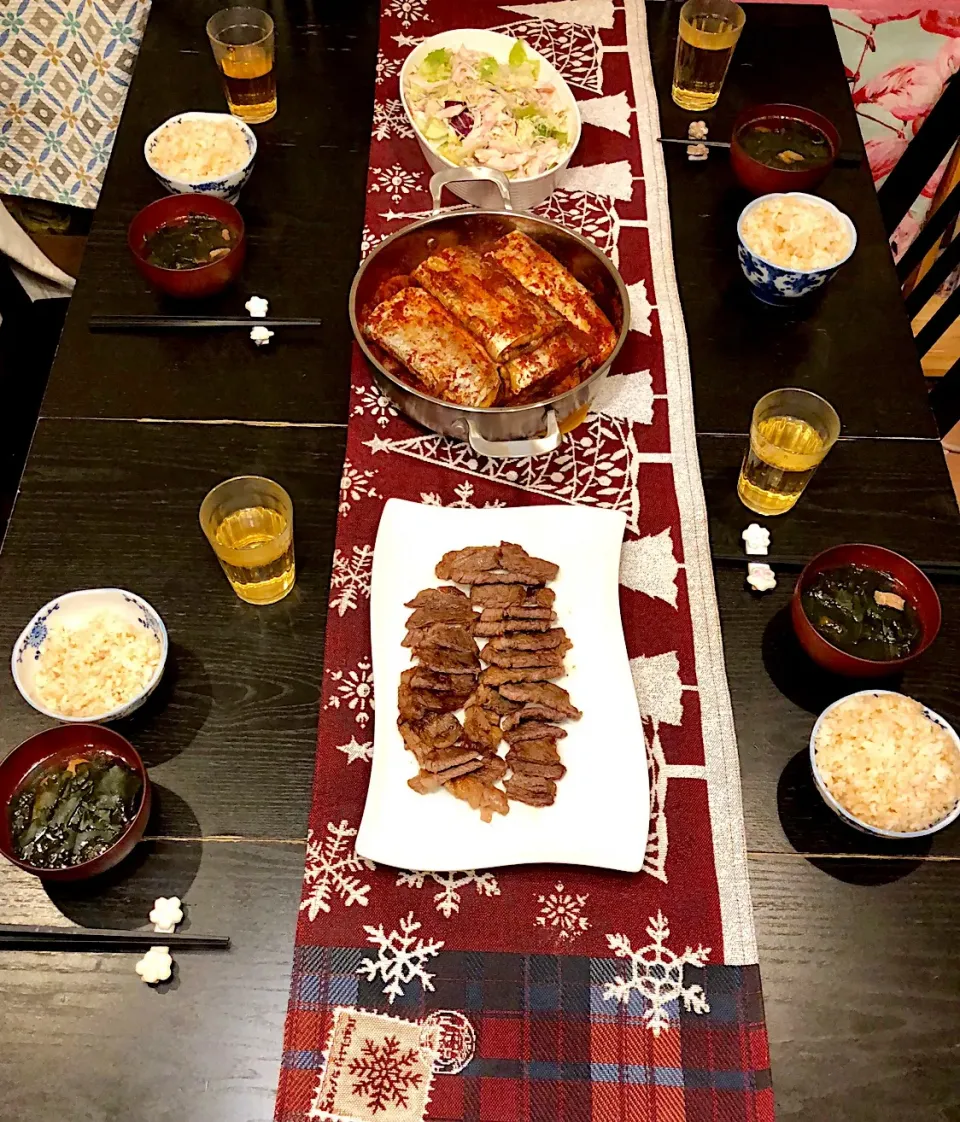 Snapdishの料理写真:久しぶりに作った韓国の煮物！ご飯がすすむ、、😅#太刀魚の韓国料理の煮物#ステーキ#サラダ #玄米ごはん #わかめスープ|Hi-Niさん