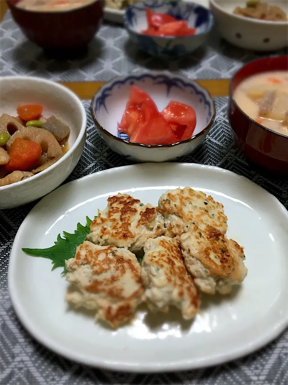 ふわふわ豆腐つくねの晩御飯2018.12.14
筑前煮
粕汁
トマト|くっきいママさん