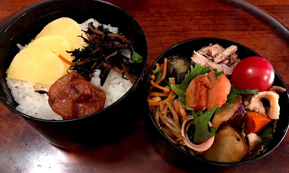 本日もお弁当🍱鰈味醂漬け🐟肉じゃが🍠チャーシュー🥓金平ごぼう🌰ひじき煮🌰 #息子弁当  #サーモスランチジャー  #鰈  #肉じゃが  #チャーシュー  #金平ごぼう  #ひじきの煮物 #札幌 #中島公園|Yukie  Toriseさん