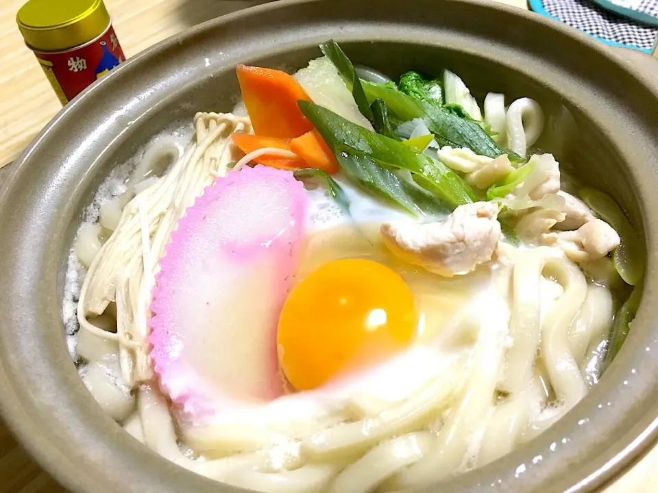 あつあつ鍋焼きうどん🍲|くっきいさん