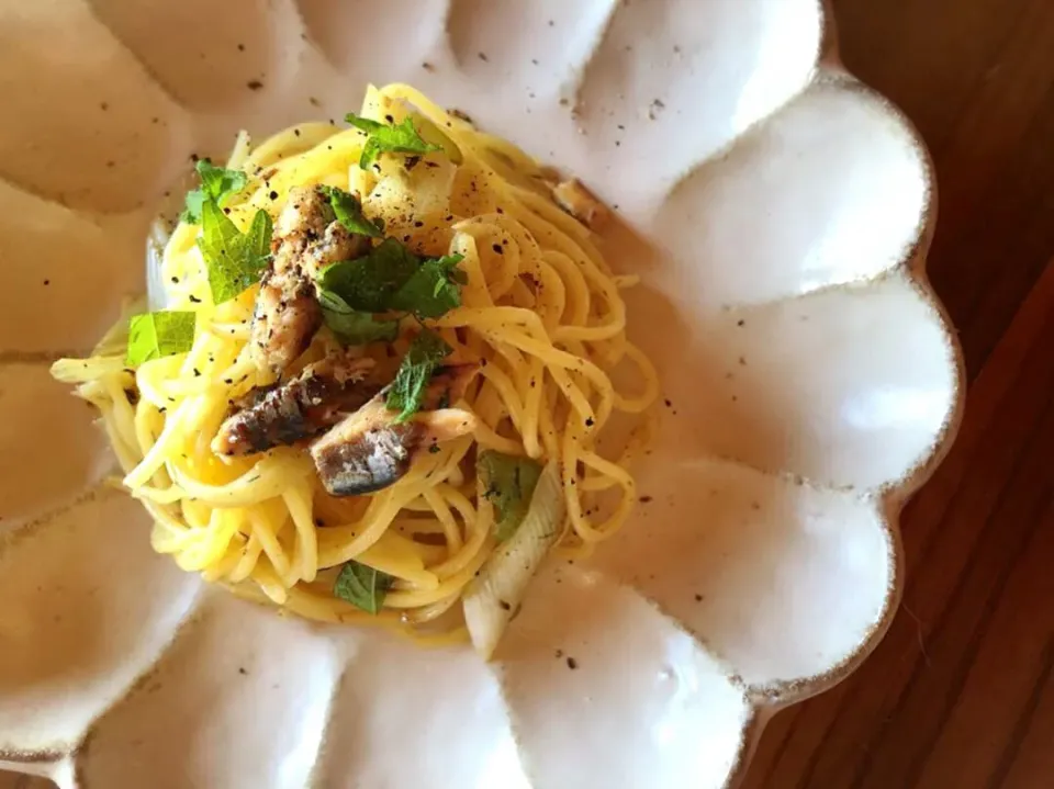 オイルサーディンと長ネギのパスタ😋|はるきちさん