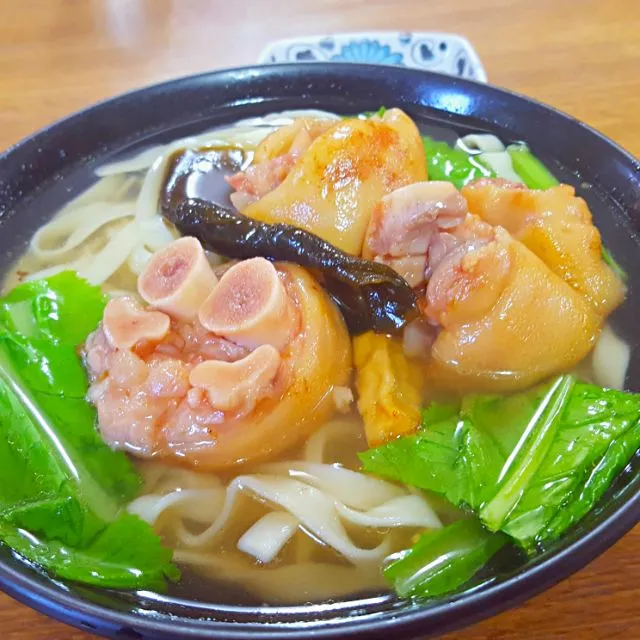 lunchで
　てびち(豚足)そば|miyagushikuさん