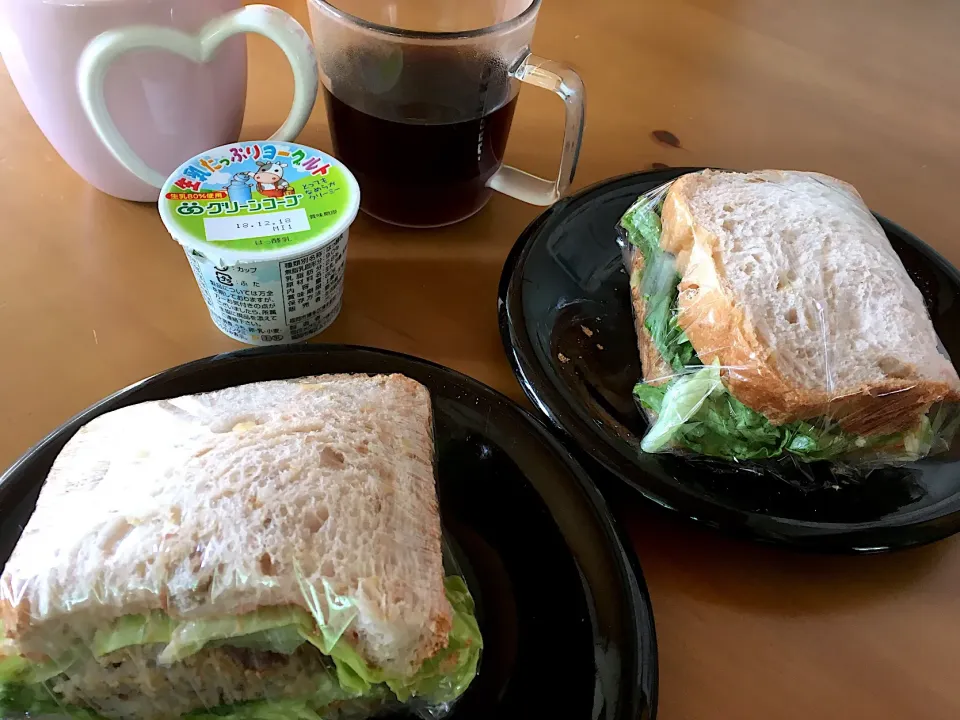 朝昼アップの順番逆でした😅
朝焼きクルミ食パン🍞で蓮根バーグサンド|さくたえさん