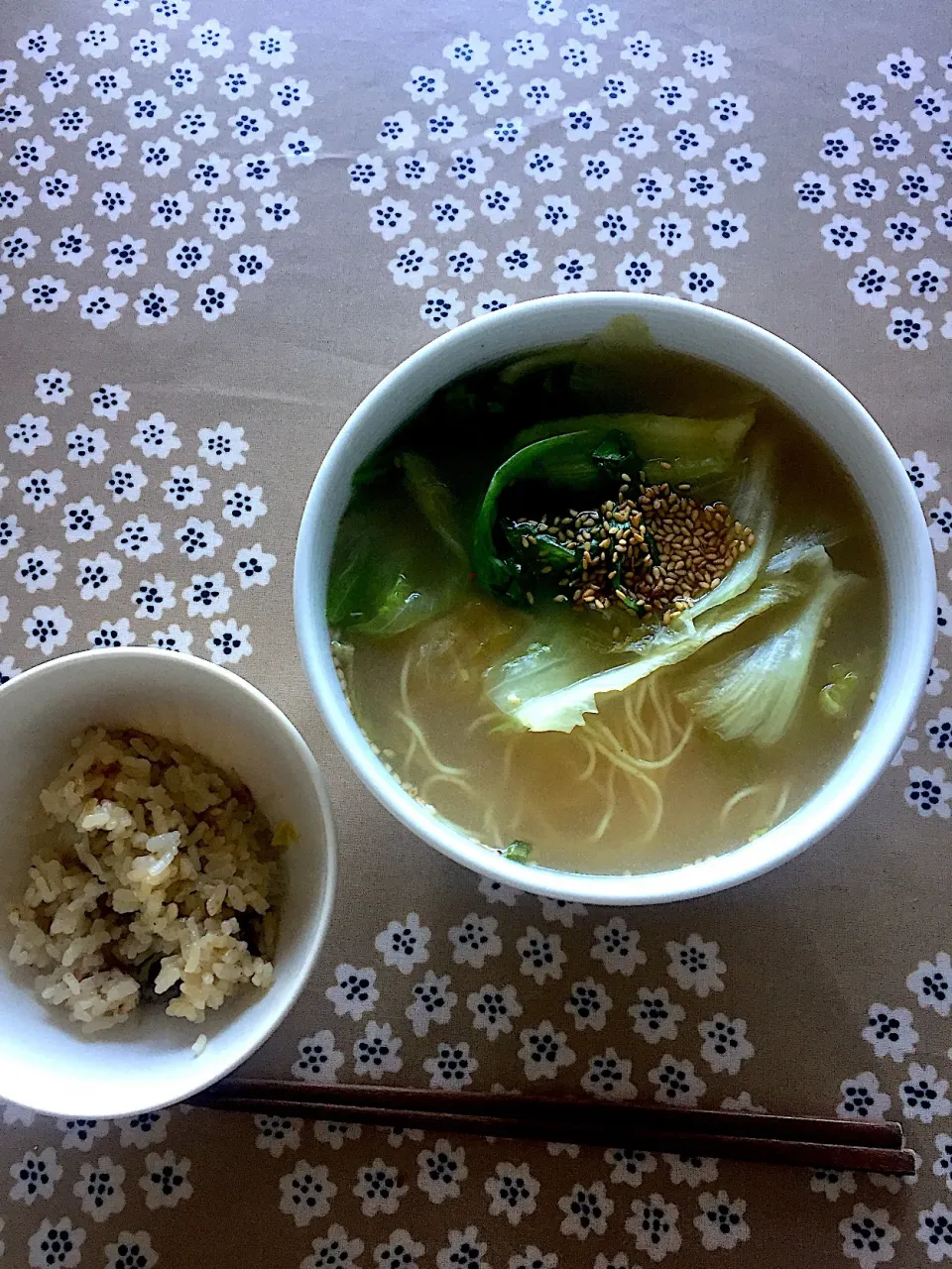 ラ王の豚骨ラーメンと鳥飯|えのさん