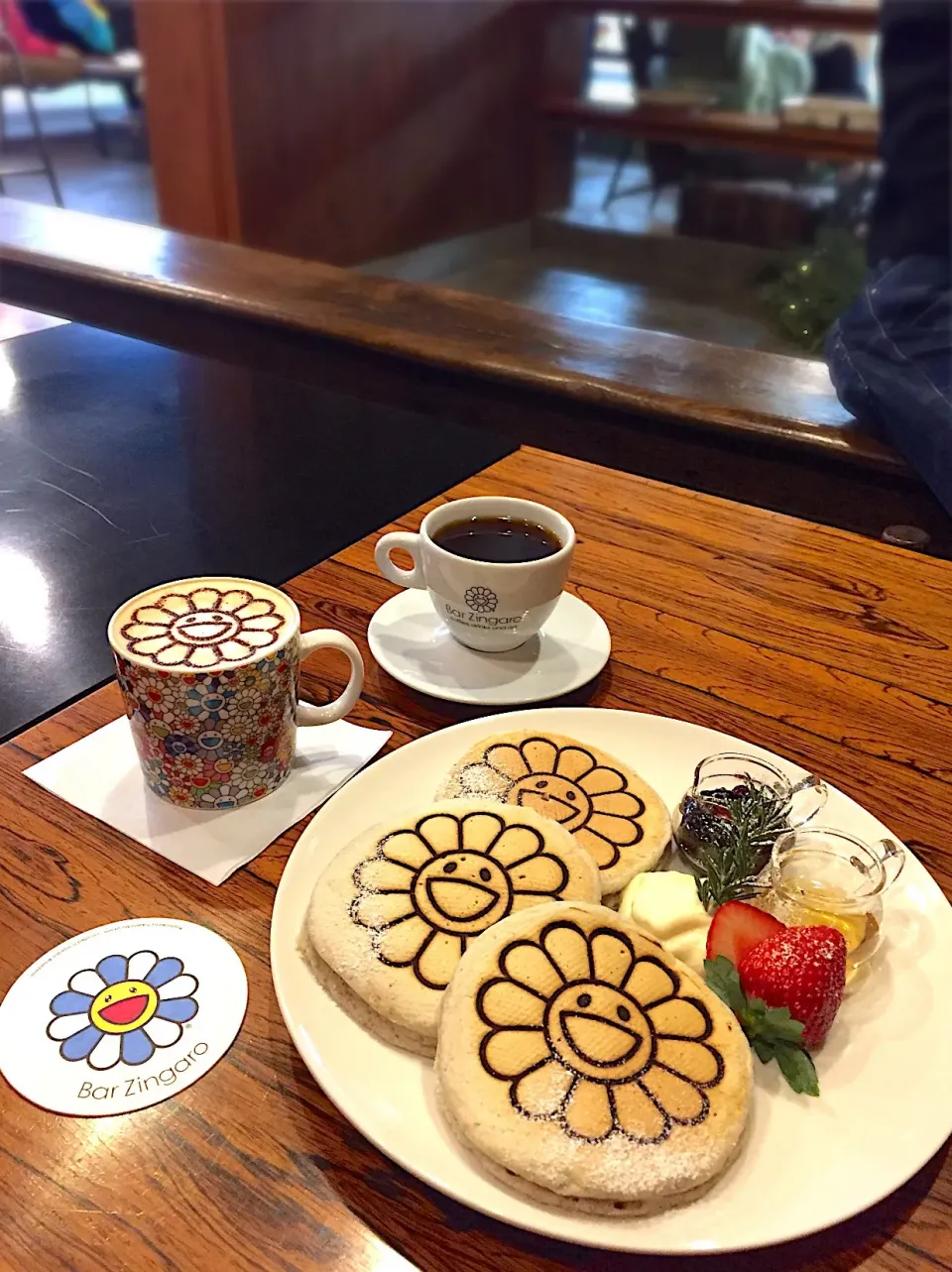 フラワーパンケーキとフラワーラテのセット🌈🌼🥞🌸🌈 @Bar Zingaro 

#村上隆|K.Sさん