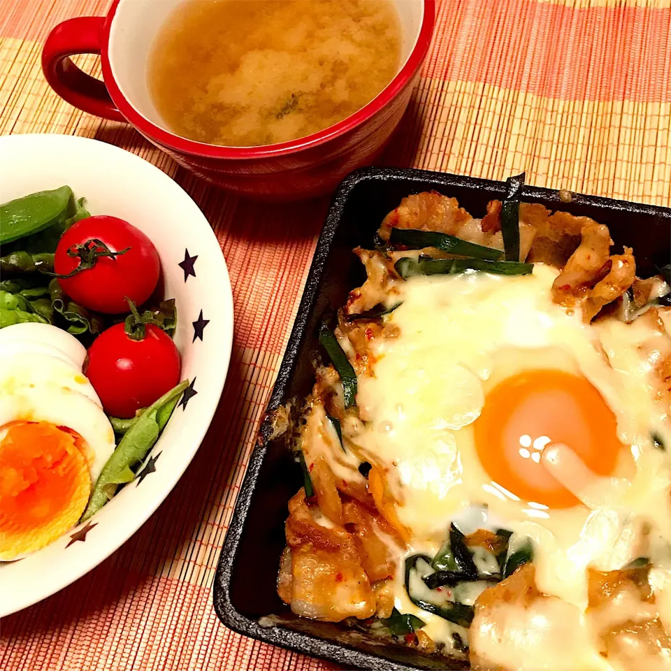 豚キムチーズ焼き♡お味噌汁♡|まゆかさん