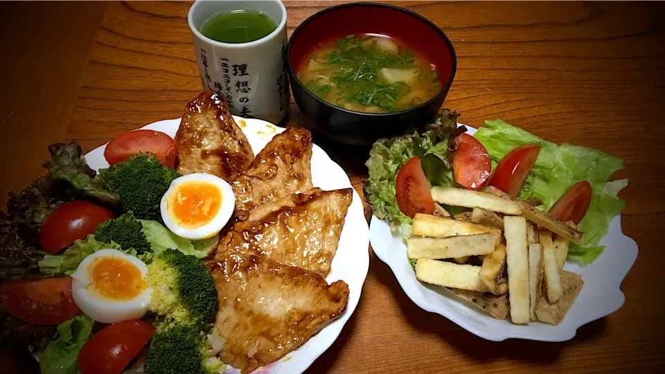 テニス前実家での今日の男飯(*･ω･)豚ロースの味噌ダレ焼き&自然薯スティック&黒はんぺんと大根とワカメの味噌汁...♪*ﾟ|ひーちゃんさん