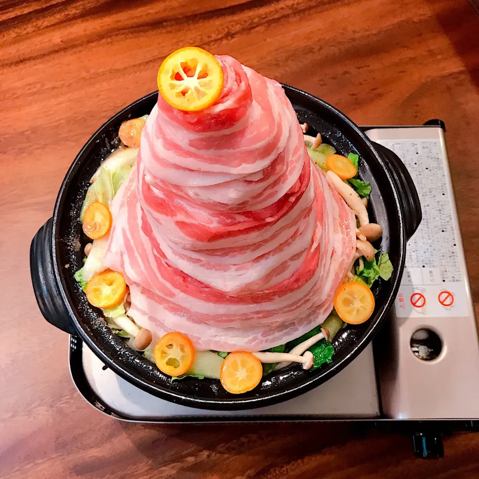 Snapdishの料理写真:肉鍋タワー|hinaponさん