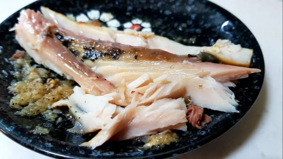 grilled fish on coarse salt|steven z.y.さん