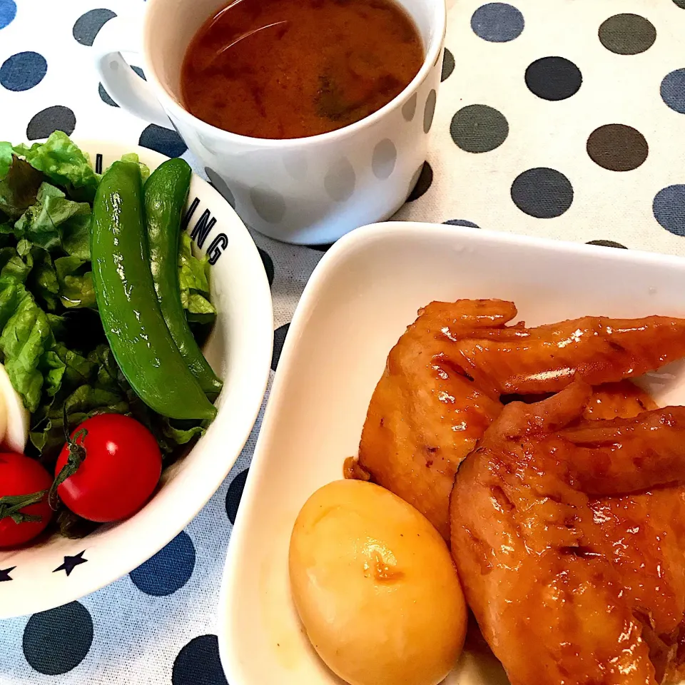 手羽先の煮物♡わかめと豆腐のお味噌汁♡|まゆかさん