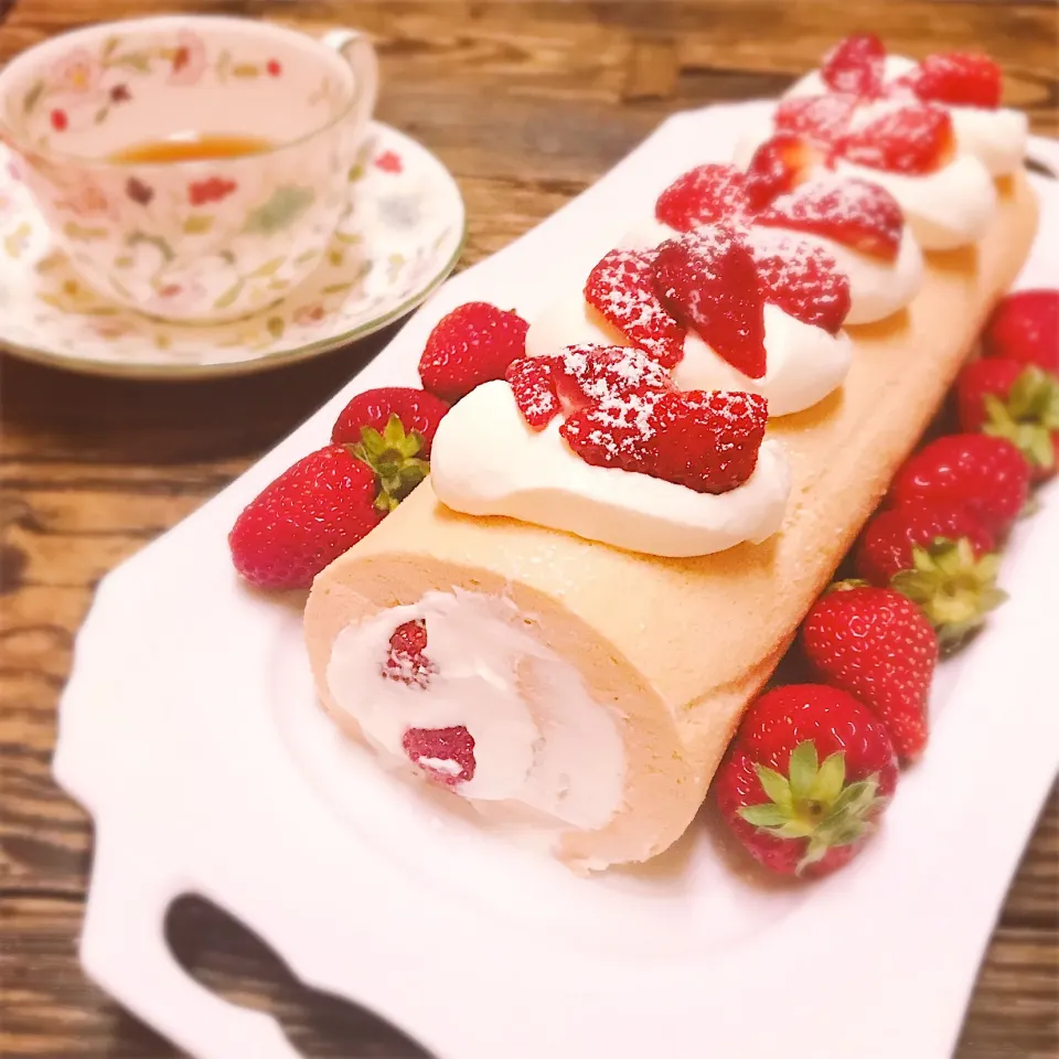 いちごのロールケーキ🍓|きえさん