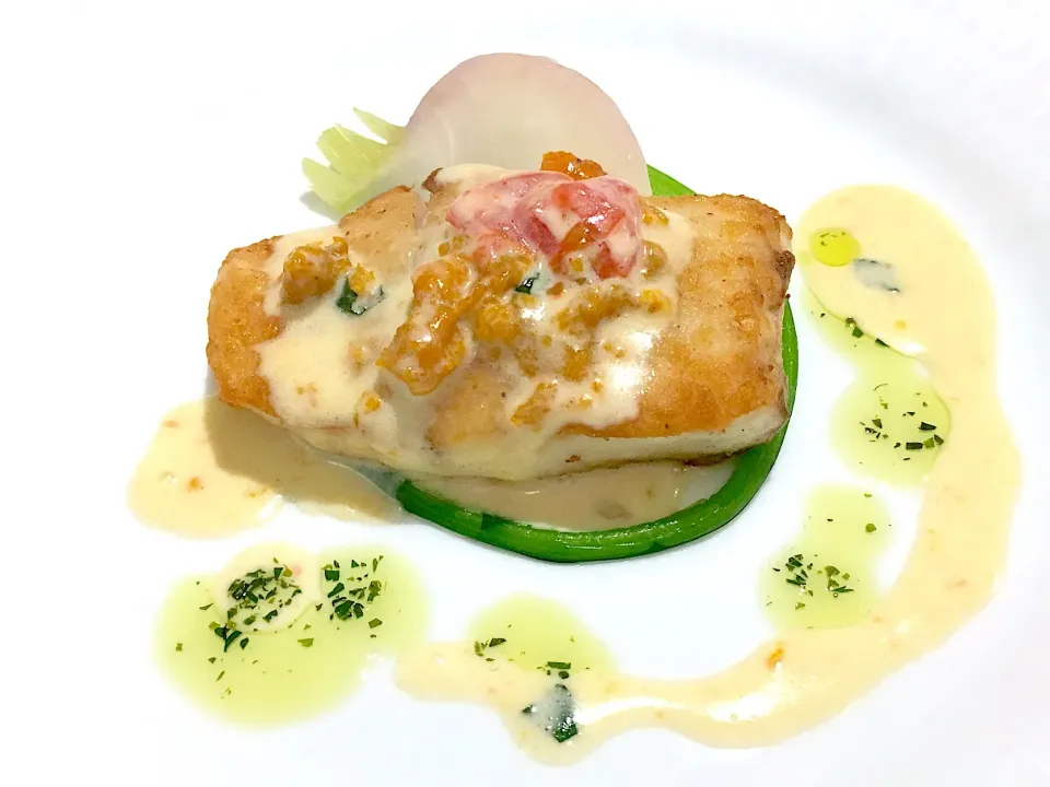 【魚料理】 活ヒラメのオーブン焼き ウニとシャンパンのクリームソース Oven baked fresh turbot with sea urchin and champagne cream sauce|ゆうじ.さん