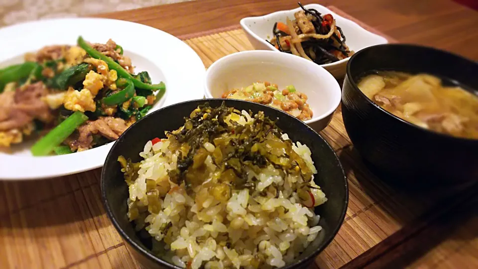 豚肉と小松菜の卵炒め～
の晩ごはん✨|kaz(*･ω･)さん