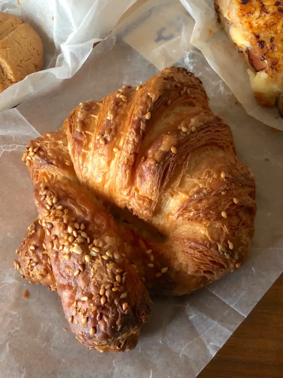 Snapdishの料理写真:THE CITY BAKERYのプレッツェルクロワッサン🥐ハマります〜〜〜❤️|マユマユさん