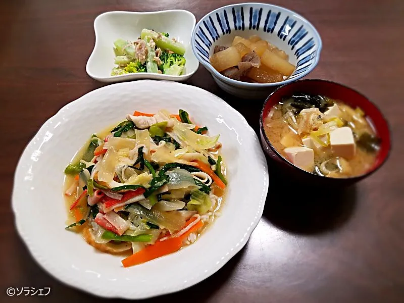 Snapdishの料理写真:今日の晩ご飯だよ(*^^*)
★中華丼
★大根とこんにゃくの煮物
★ツナとブロッコリーのマヨサラダ
★豆腐と油揚げの味噌汁|ソラシェフさん