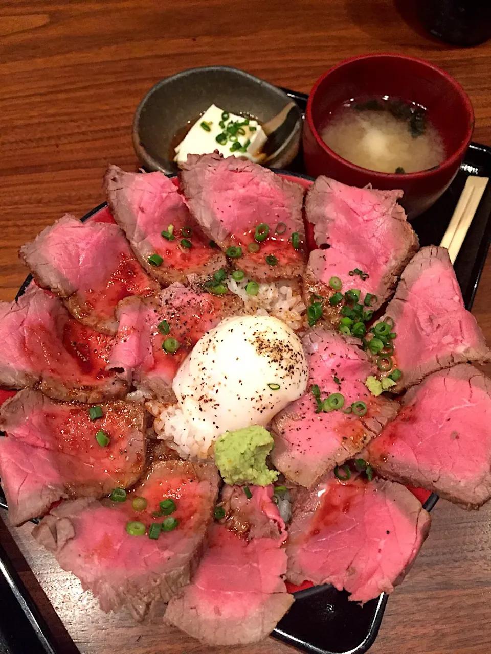 Snapdishの料理写真:自家製 ローストビーフ丼@鳥光圀（上野）|Kazuya Miyukiさん