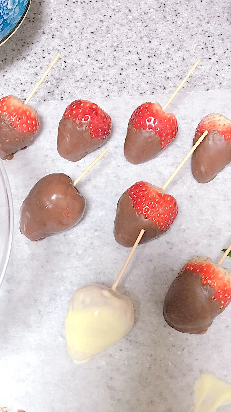 いちごのチョコレートがけ🍓🍫💓|やさん