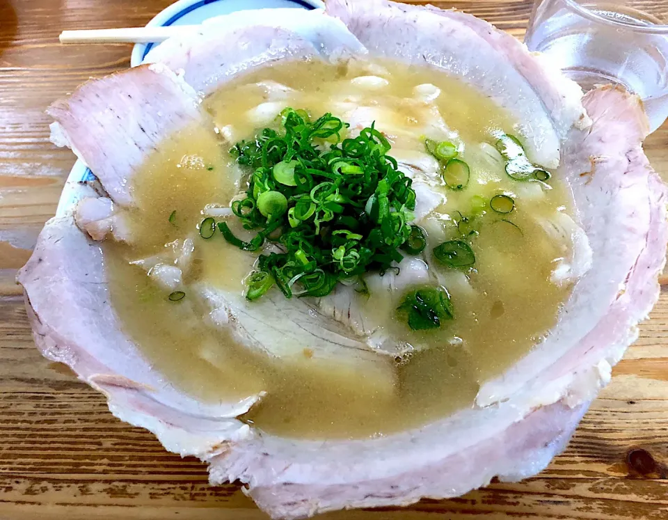 下松市 牛骨ラーメン 紅蘭  チャーシュー中 810円|おさくんさん