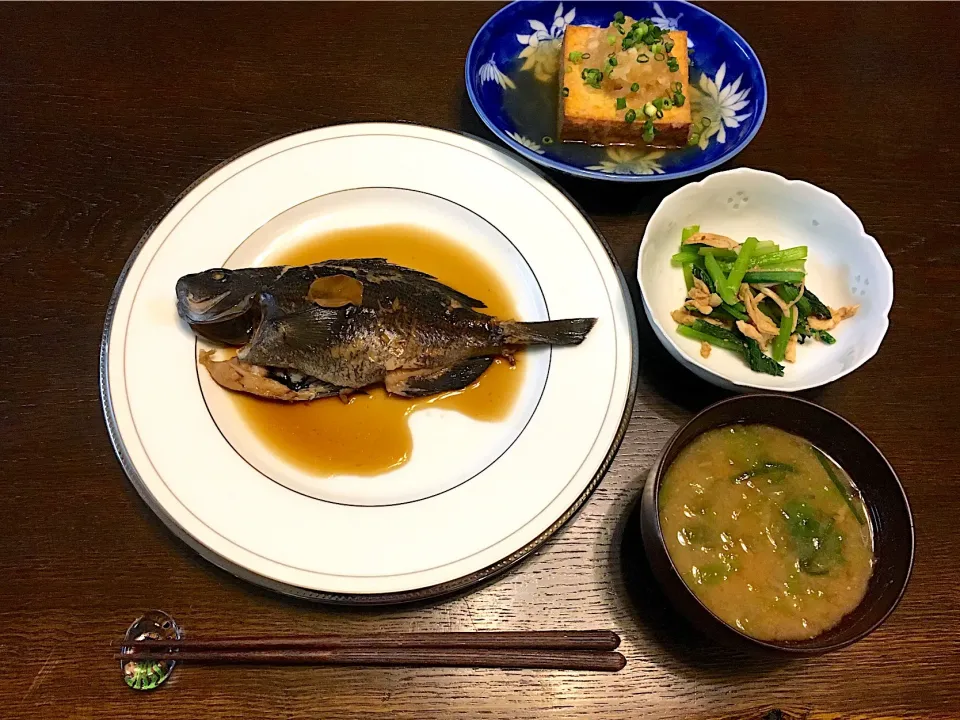 クロダイの煮付け
揚げ出し豆腐
小松菜とササミの胡麻和え
白菜と長ネギのお味噌汁|カドラさん