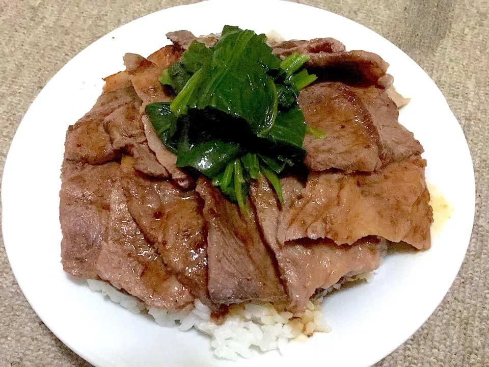 Snapdishの料理写真:焼肉丼(๑˃̵ᴗ˂̵)|ちゃびきゅさん