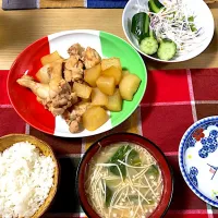 Snapdishの料理写真:手羽元と大根の煮物
えのきとほうれん草の味噌汁
サラダ|みねさん