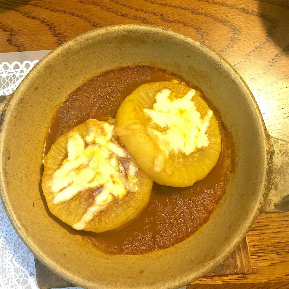 かおりん✴︎❤︎さんの料理 ほっぺた落ちる❤冬大根で作るカレー煮チーズ焼き大根|yakinasuさん