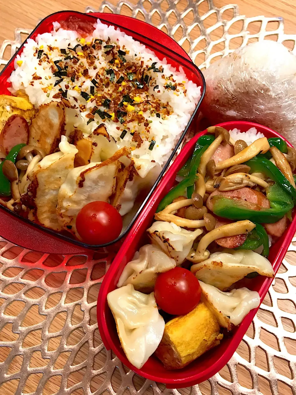 Snapdishの料理写真:2018.12.18 中3＆高３男子餃子弁当〜🍱😋|mari-pさん