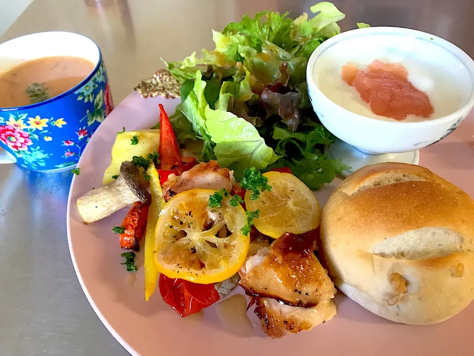 Snapdishの料理写真:レモンローストチキン🍋|Sachiko  Omiyaさん