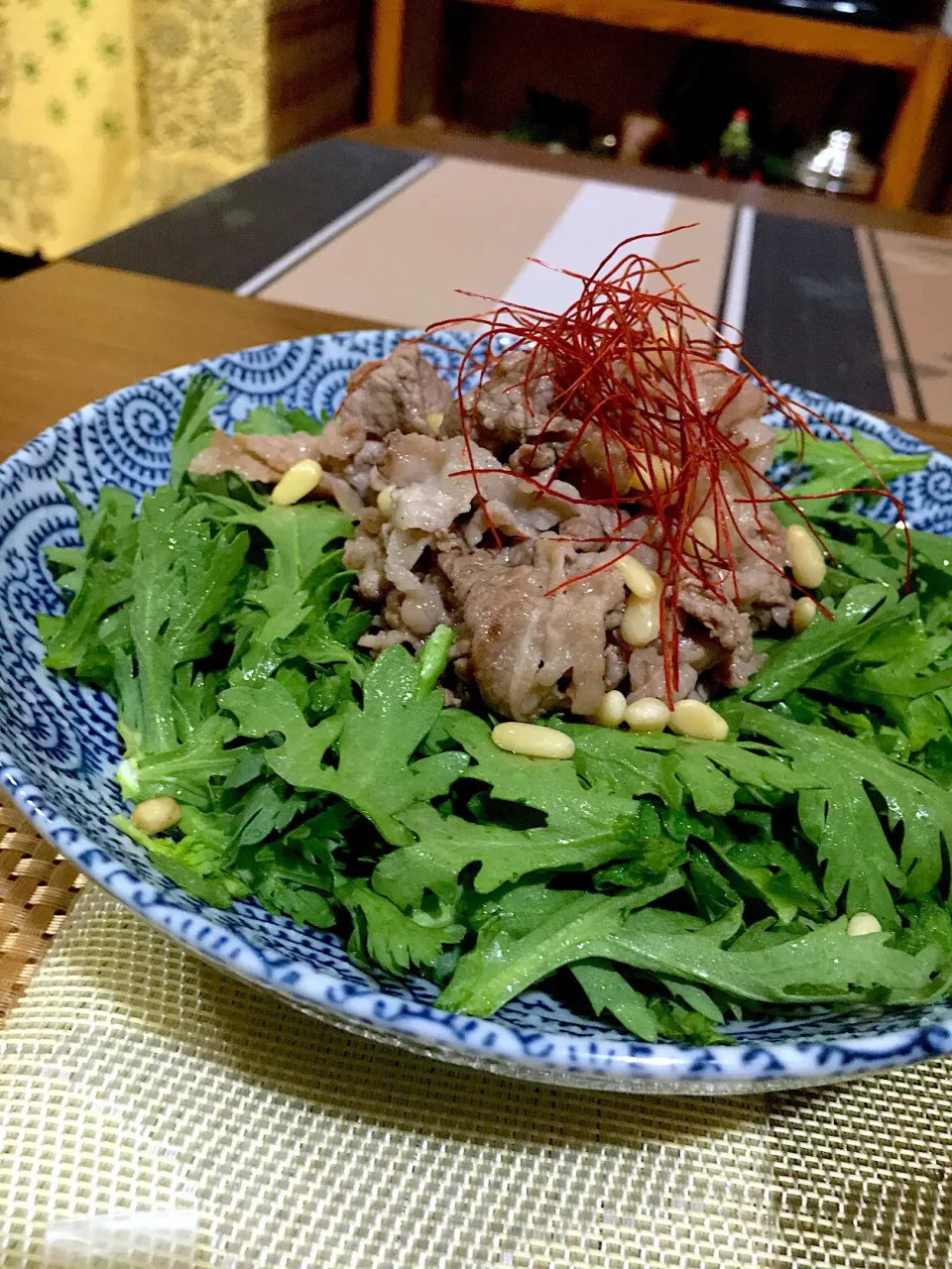 フレッシュ春菊と牛肉のサラダ🌿
野菜をたくさん食べよう🌿🌿
#春菊レシピ
#春菊を生で食べる|🌿ぴぴさん